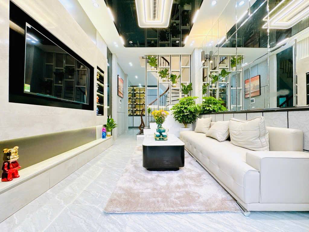 Bán nhà Thượng Đình, sát phố Ngã tư sở, kinh doanh ngày đêm, sầm uất, 38m2, 5 tầng, tặng nội thất xịn xò