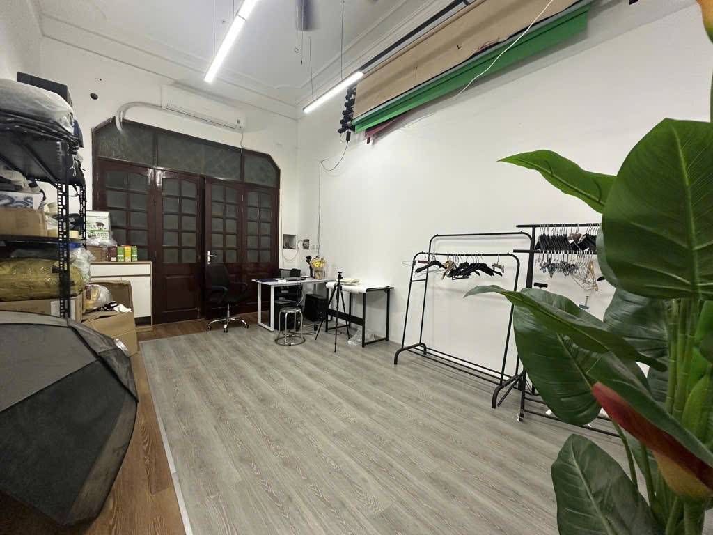 Bán nhà Lê Trọng Tấn 81m2 x 3 tầng vị trí đắc địa, oto đỗ cửa, kinh doanh đỉnh cao