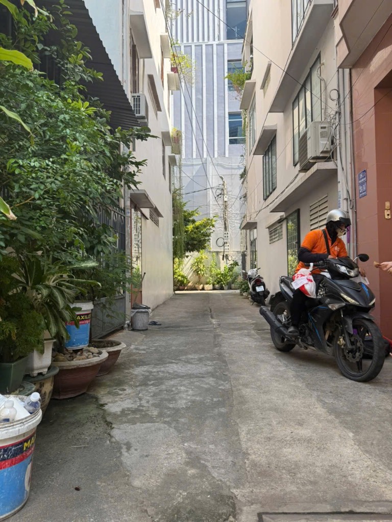 Bán nhà hẻm ô tô đường Trần Hưng Đạo - Nha Trang, đi bộ tắm biển, sát bên toà Ariyana