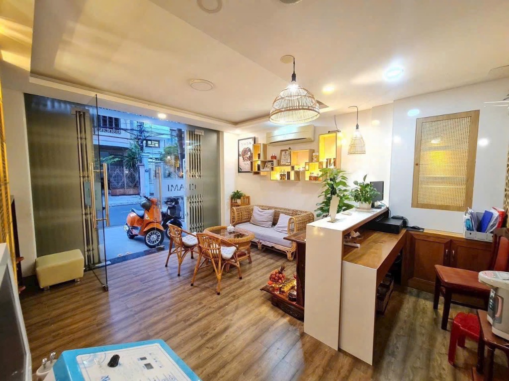 Bán nhà 1 trệt 4 tầng mặt đường Trần Bình Trọng, khu bàn cờ trung tâm thành phố Nha Trang