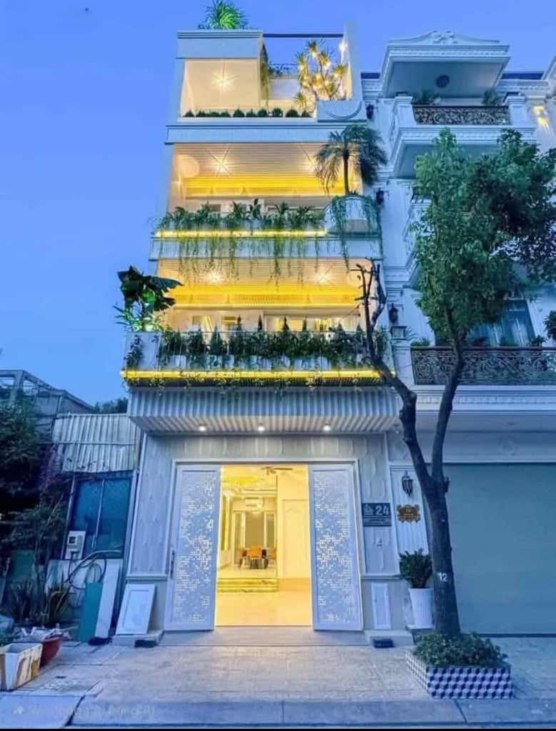 Bán nhà phố 3 tầng, 84m2, mặt tiền quốc lộ 1A, Tp. Tân An, giá chỉ 2tỷ9