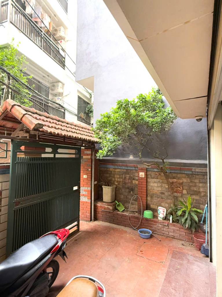 Cho thuê nhà tầng 1 Nguyễn Khánh Toàn, 70m2, ô tô đỗ cửa, không chung chủ