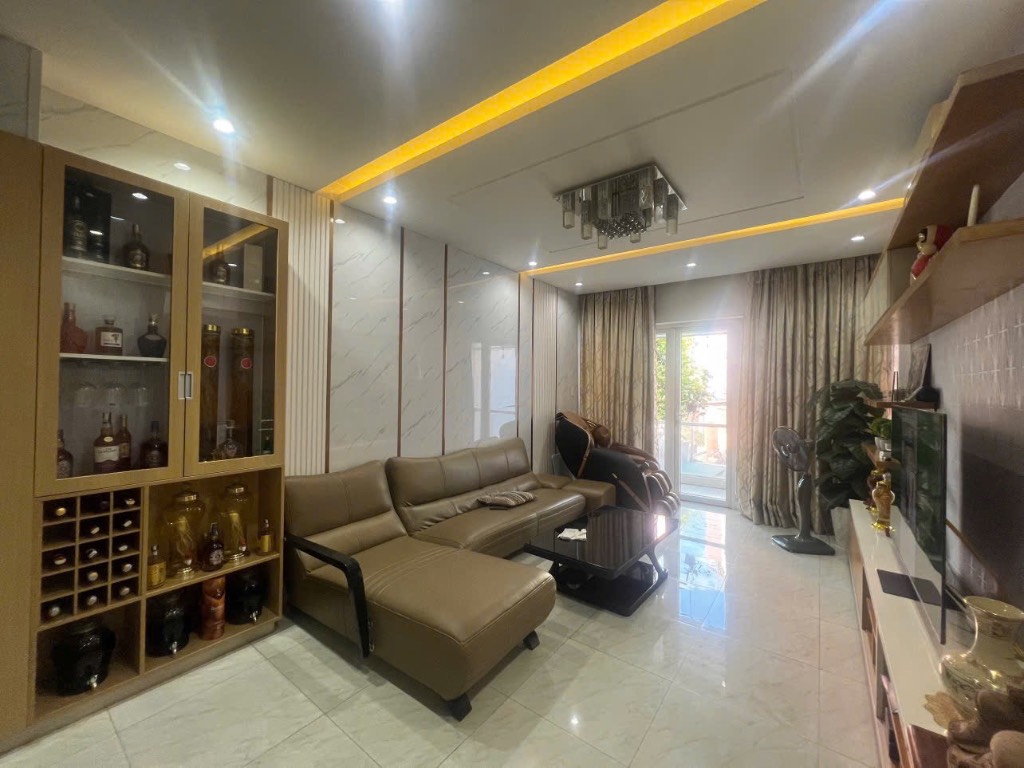 Bán nhà 4 tầng mặt tiền đường Vân Đồn, Nha Trang.