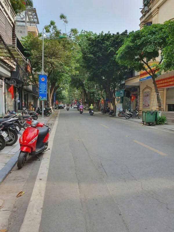 Bán Nhà Mặt Phố Diện Tích 200m2 Thụy Khuê, Giá Tốt 90 Tỷ
NÓI KHÔNG VỚI QUY HOẠCH - VỈA HÈ CỰC RỘNG