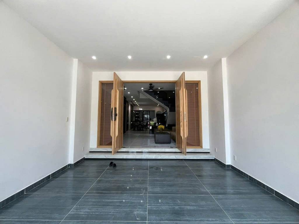 CHÍNH CHỦ CẦN BÁN NHÀ 1 TRỆT 2 LẦU – VỊ TRÍ TRUNG TÂM PHƯỜNG 4 – TP. TÂN AN