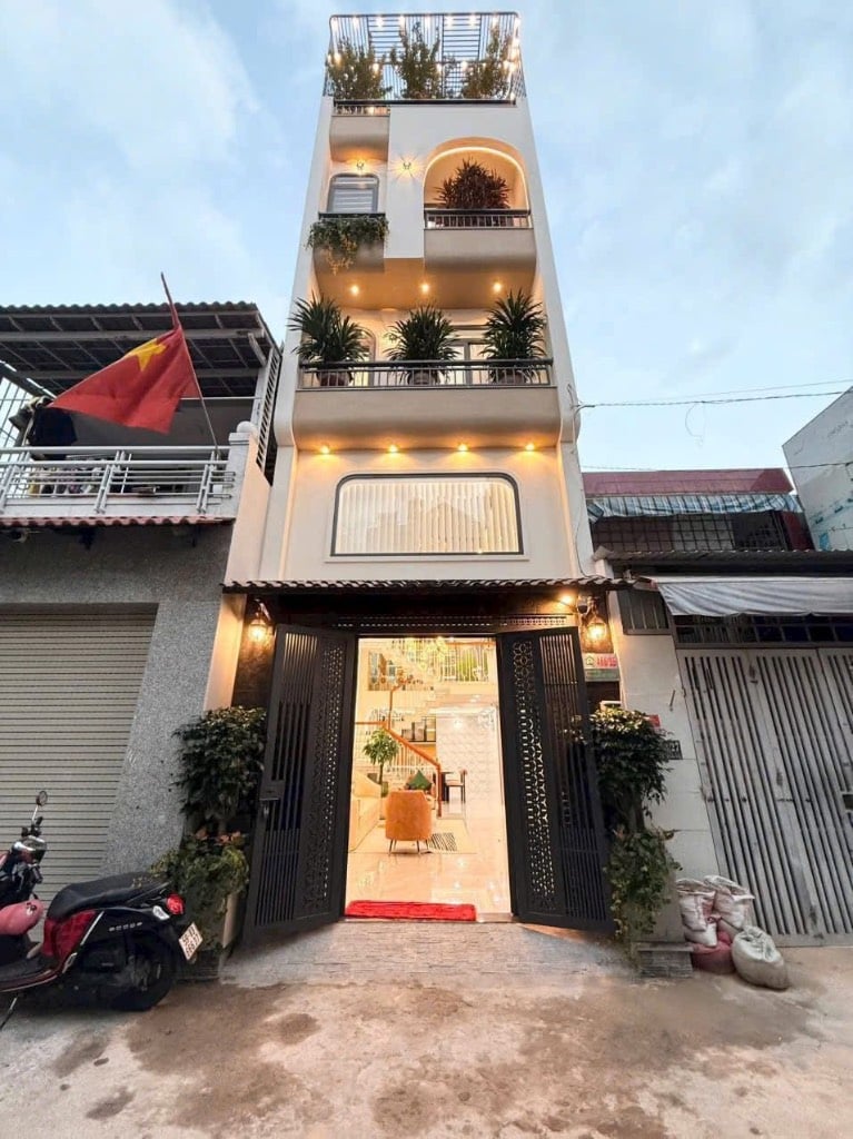 Bán nhà phố đẹp 3 tầng, trung tâm Phường 4, Tp. Tân An, Long An, 80m², chỉ 2tỷ3, shr