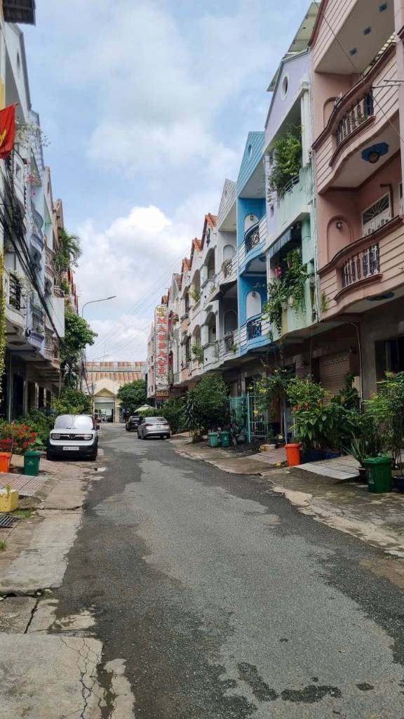 Bán căn nhà 1 trệt 2 lầu kdc gần ngay chợ mới phường Bửu Long, Thổ Cư, Hoàn Công