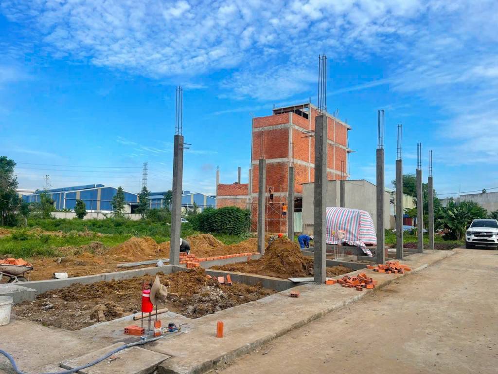 Đất sổ hồng riêng Tân Hạnh - Giáp TP HCM, Lô 2 Mặt Tiền Giá chi 2,5 tỷ