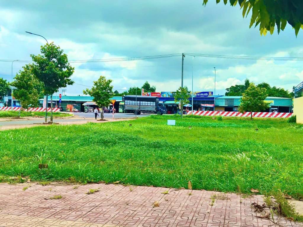 BÁN LÔ ĐẤT ĐẸP  MT TRUNG TÂM PHƯỜNG 4 – TP. TÂN AN - LONG AN – DT 90m2 – GIÁ 1.6 TỶ – SHR