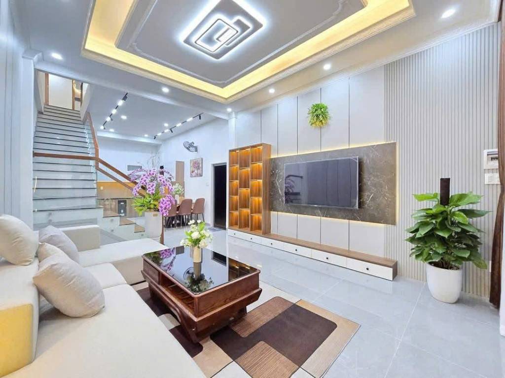 BÁN NHÀ 1 TRỆT 2 LẦU MT TRUNG TÂM PHƯỜNG 4 – TP. TÂN AN – LONG AN – DT 80m2 – Giá 2.6 Tỷ – SHR