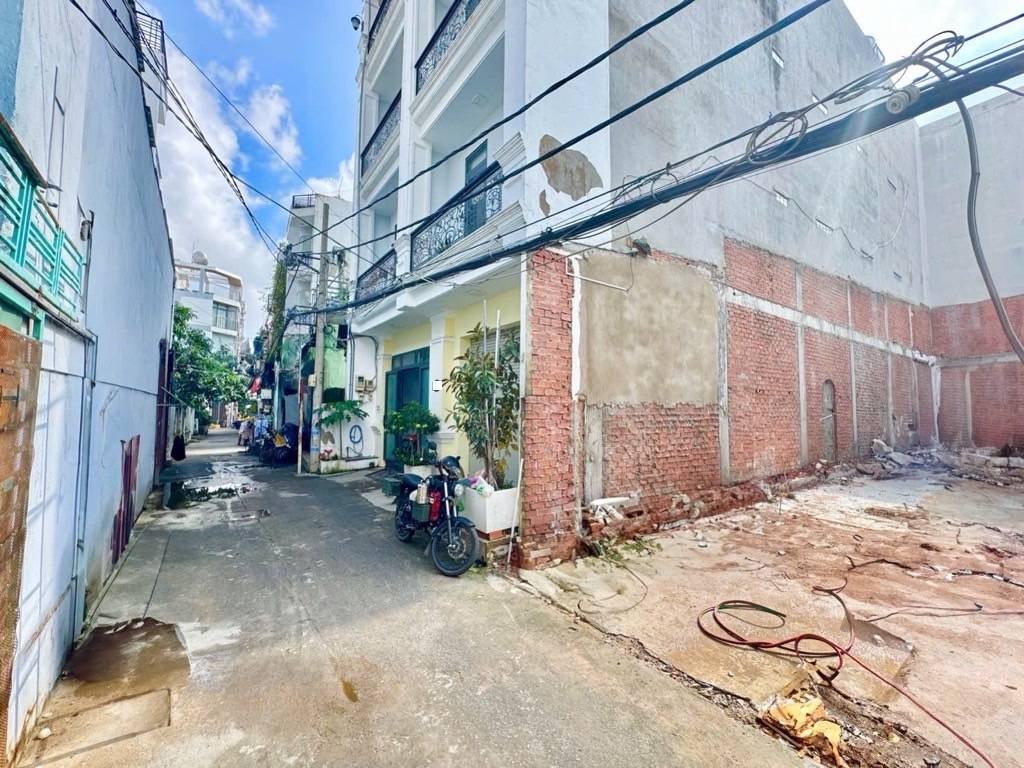 Bán đất Phú Thuận (liền kề Phú Mỹ Hưng), 80m2, tiện xây mới, sổ đỏ cầm tay