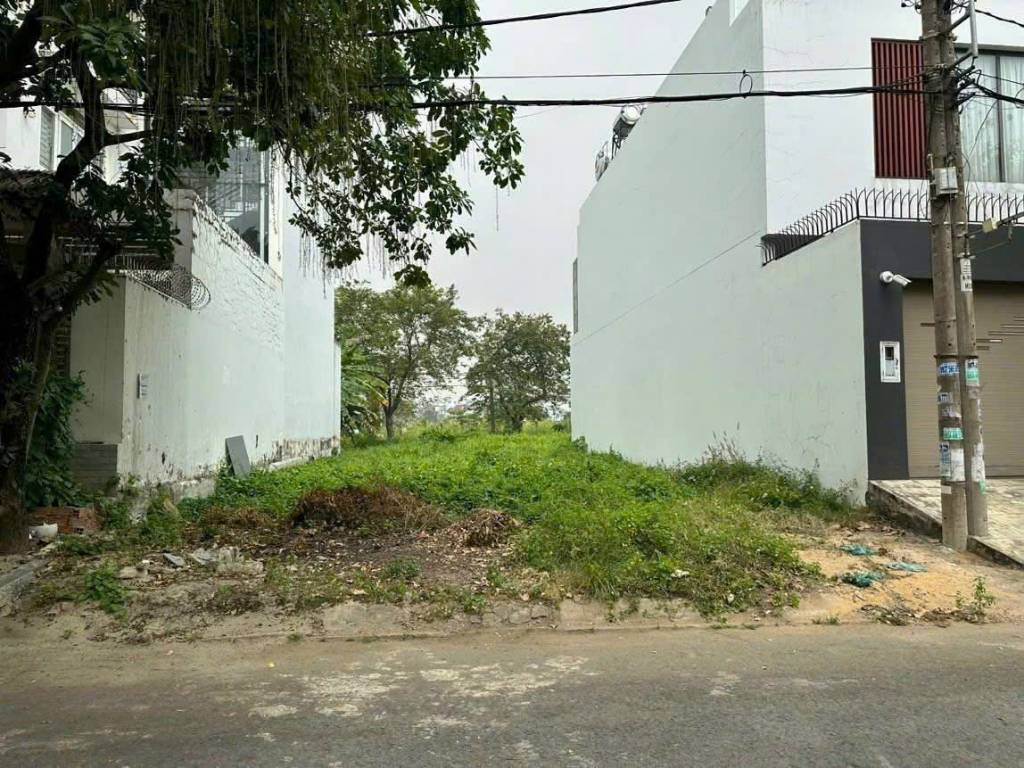 BÁN ĐẤT GIÁ TỐT NGAY TRUNG TÂM PHƯỜNG 4 TP TÂN AN - LONG AN - DT 90m2 - Giá 880 TRIỆU - SHR