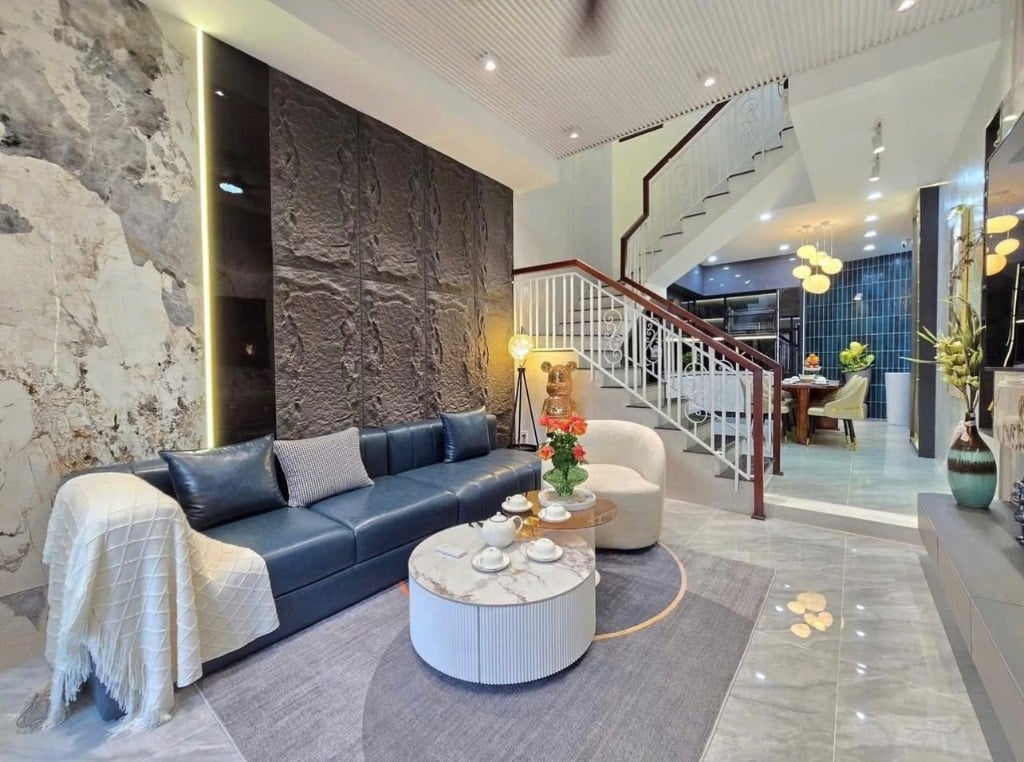 Chính chủ bán nhà đẹp, trung tâm phường 6, Tp. Tân An, Long An, 75m2, chỉ 2tỷ2 SHR