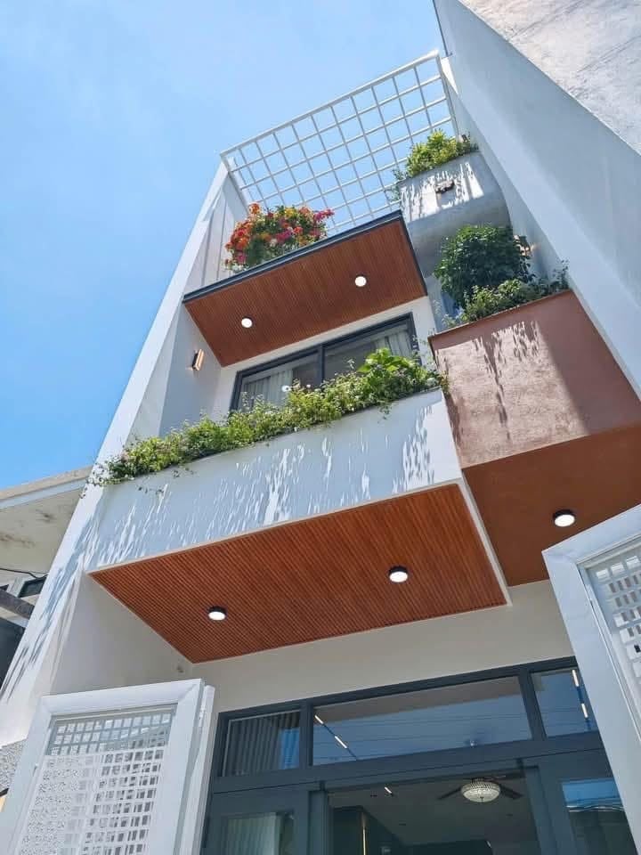 BÁN NHÀ PHỐ ĐẸP 3 TẦNG – P6 TRUNG TÂM TP. TÂN AN, LONG AN – 92m2 – CHỈ 2TỶ6– SHR