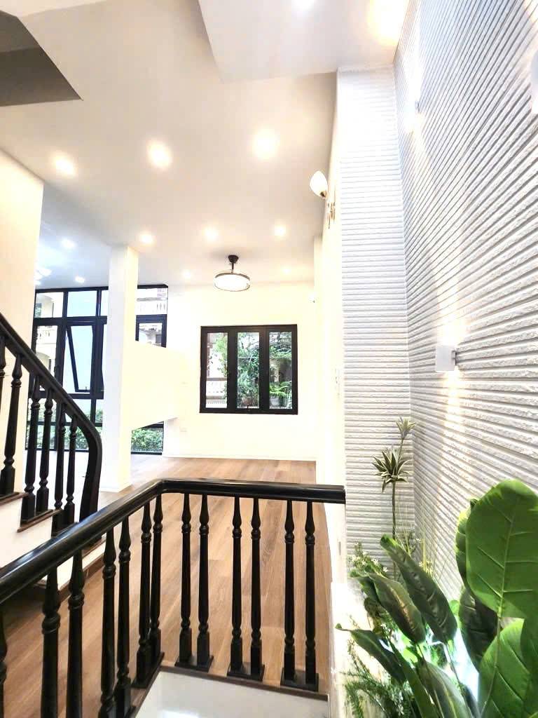Cực hiếm, mặt phố Yên Lạc, Hai Bà Trưng, ô tô vào nhà, kinh doanh, làm văn phòng