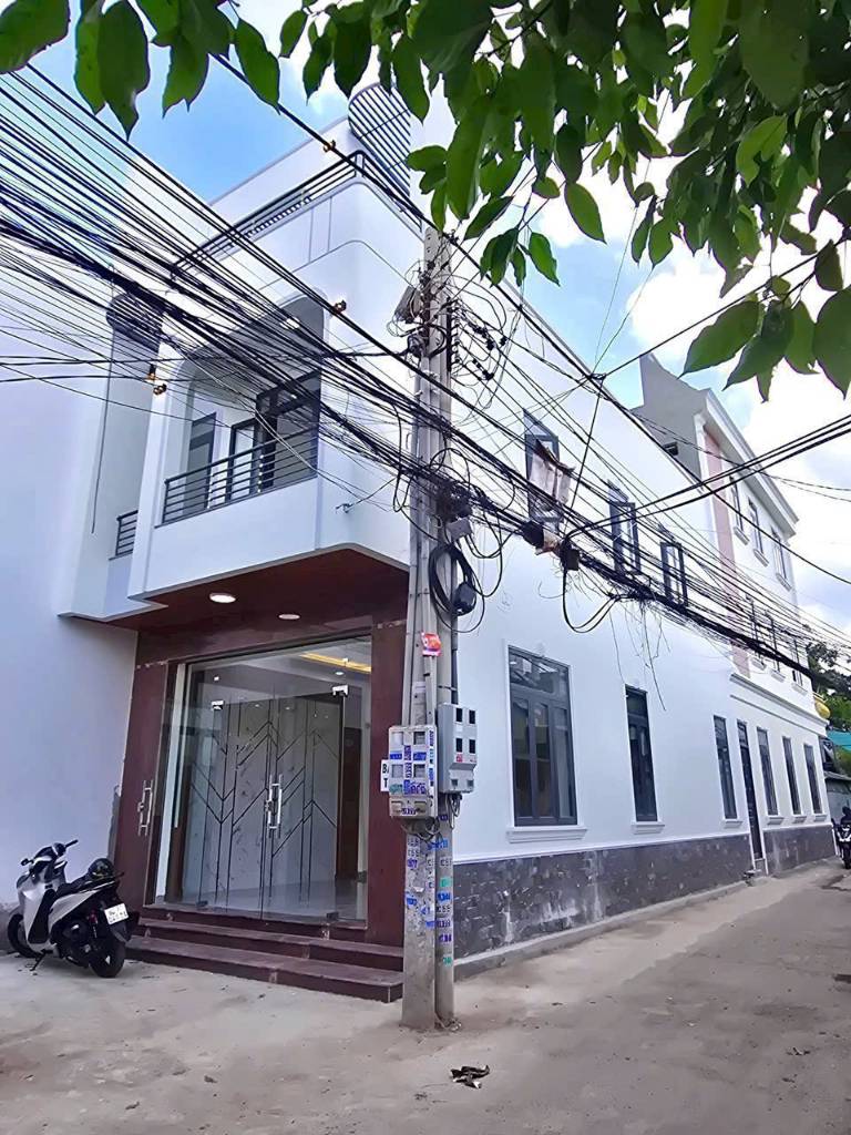 Bán nhà 1 trệt 2 lầu (góc 2 mặt tiền) mới 100%, thổ cư, hoàn công