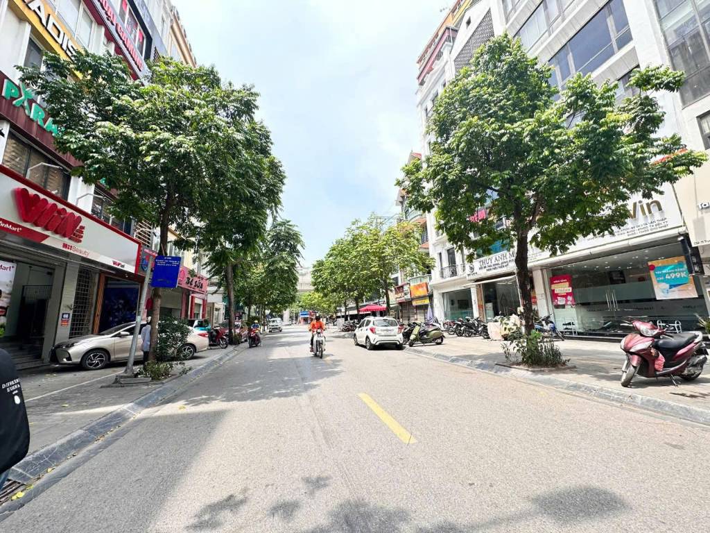 BÁN NHÀ MẶT TIỀN NẰM NGAY TẠI TRUNG TÂM ĐỊNH CÔNG, LÊ TRỌNG TẤN, THANH XUÂN, VỊ TRÍ ĐẸP, GIÁ SIÊU HỢP LÝ