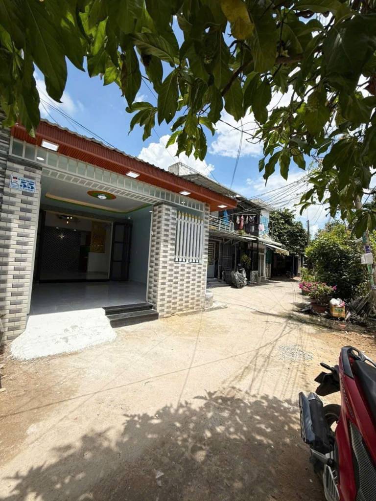 Cần bán gấp nhà ngay Chợ Bình Chánh, giá chỉ 1 tỷ 200, sổ hồng riêng