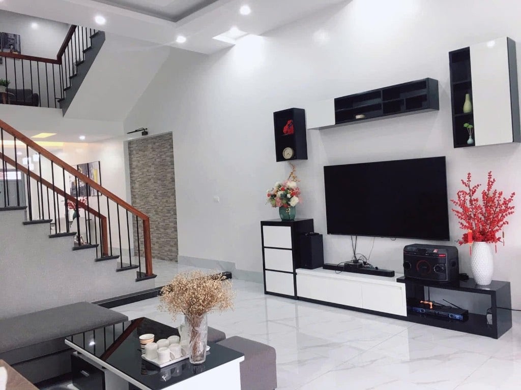 Bán nhà phố 1trệt 1 lầu, phường 6, trung tâm Tp. Tân An, Long An, 70m2, giá chỉ 2 tỷ1 SHR