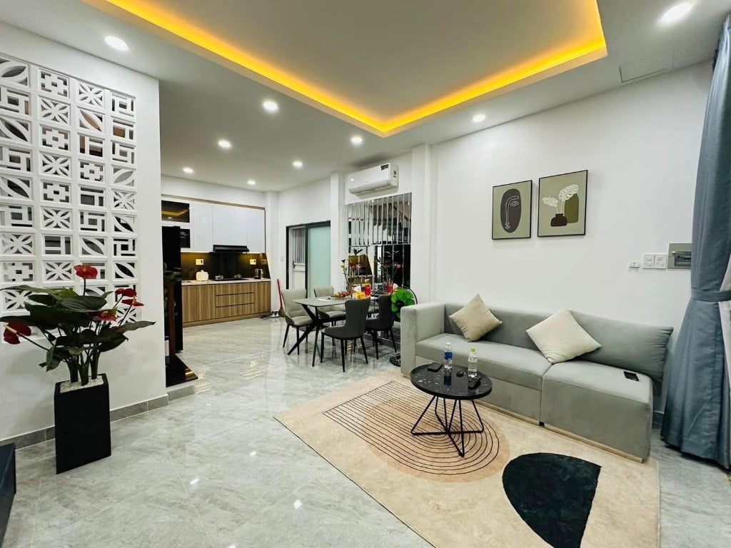 Bán nhà phố đẹp 2 tầng– trung tâm Tp. Tân An, Long An, 76m2– chỉ 2 tỷ250, SHR