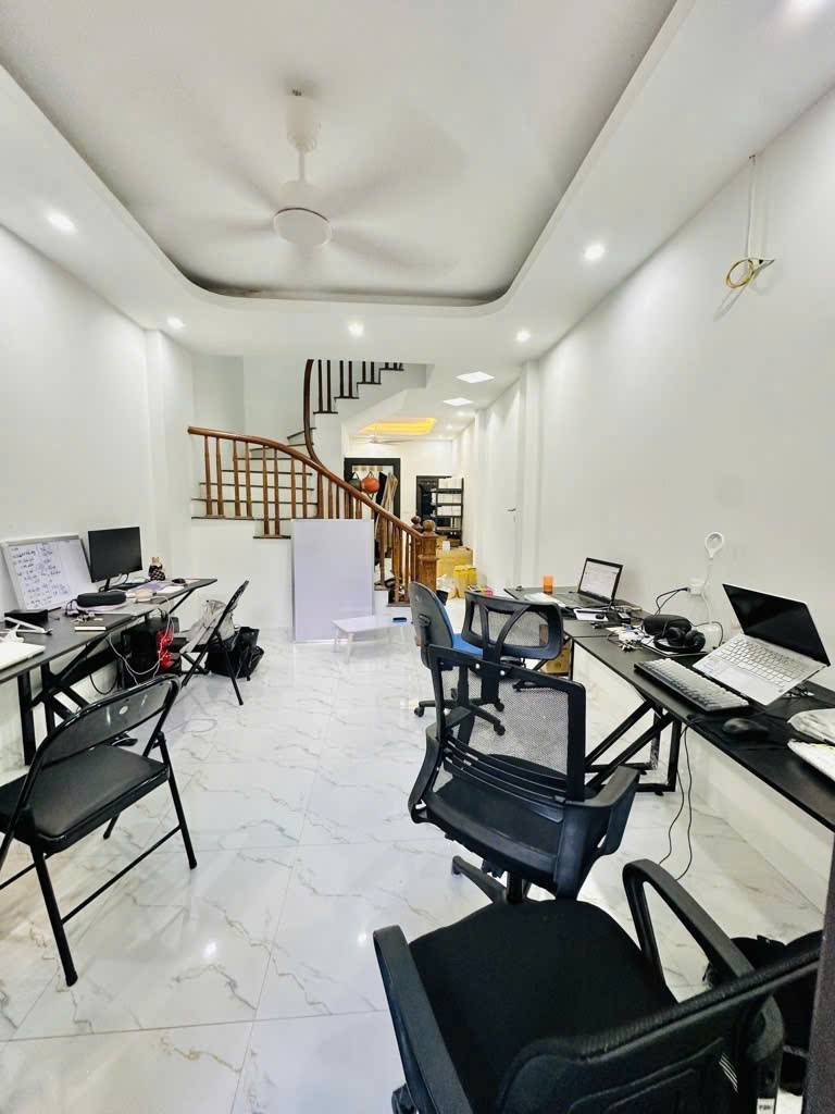 TT Hoàng Mai Nhà riêng , 2PN, 2WC, ô tô đỗ cách 30m giá chỉ 2.5 tỷ Phân khúc hiếm