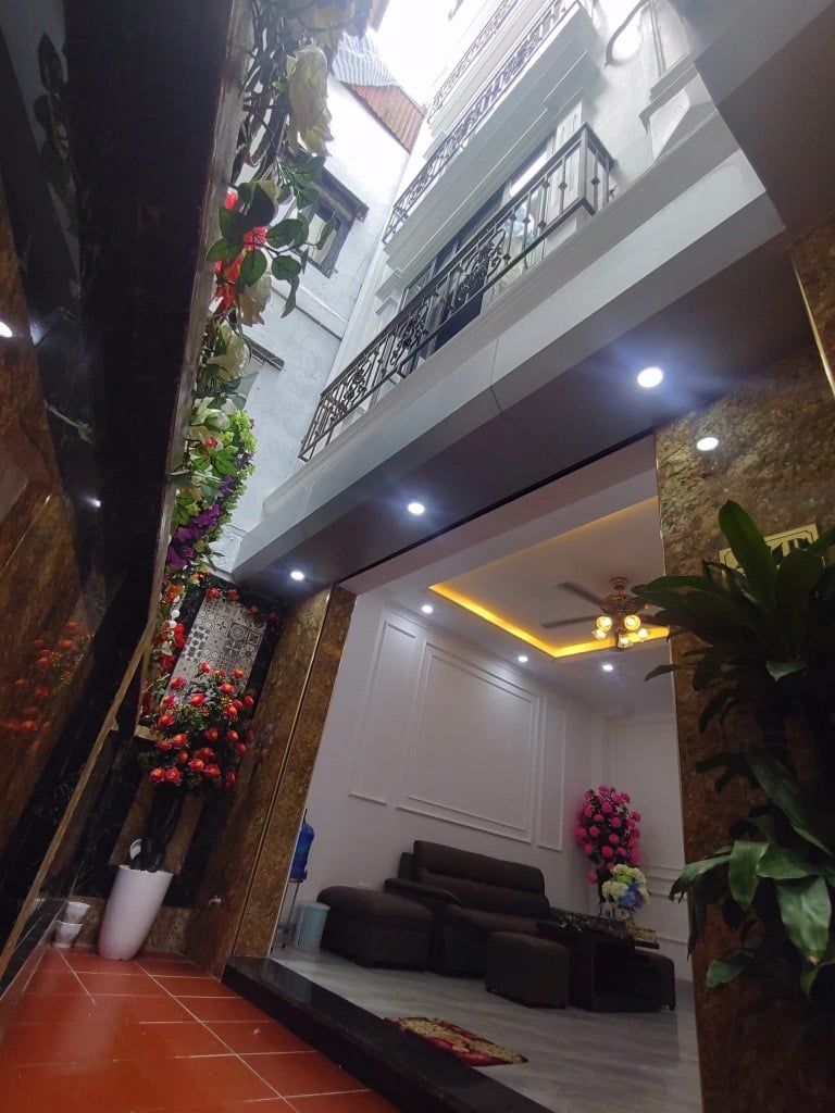 Bán nhà 46.6m2 - 6 tầng - Thang máy - Pháo Đài Láng - Đống Đa, Giá 8,75 tỷ