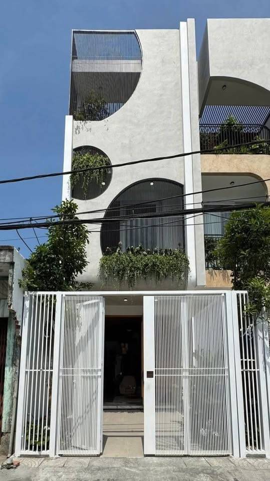 BÁN NHÀ MẶT TIỀN QL1A – PHƯỜNG 4, TÂN AN – 1 TRỆT 2 LẦU – 76M² – GIÁ 2 TỶ 450TR