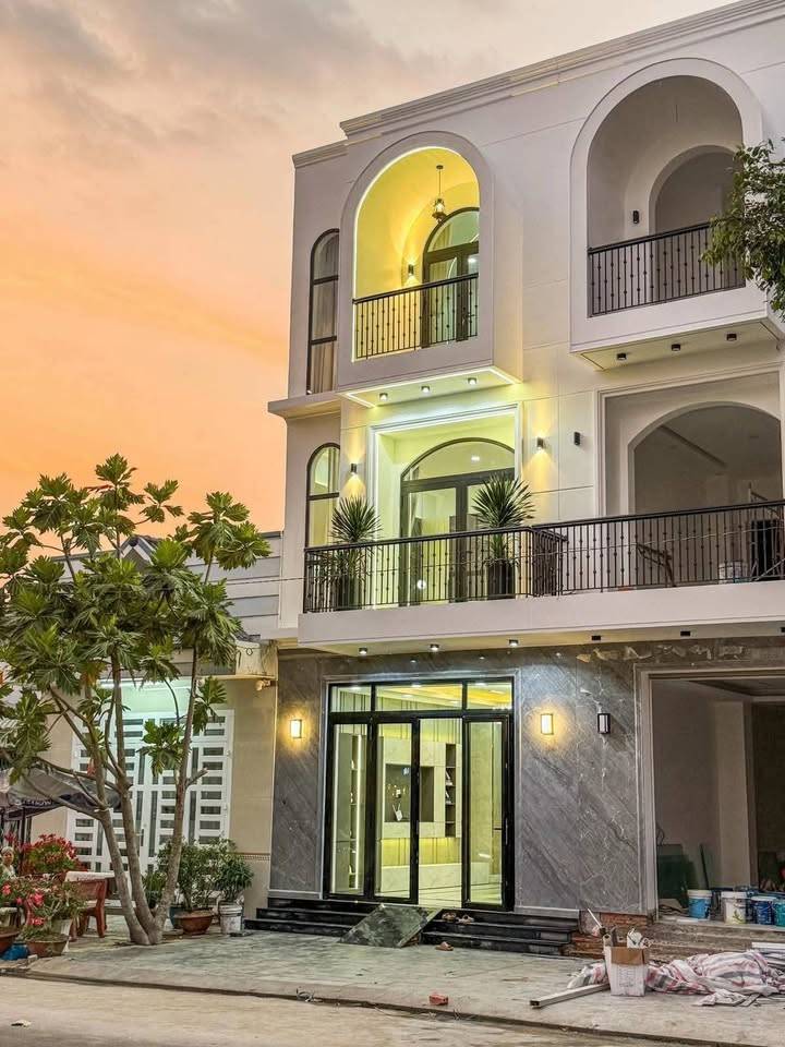 BÁN NHÀ CHÍNH CHỦ SHR – PHƯỜNG 4, TÂN AN, LONG AN – 1 TRỆT 2 LẦU – 75M² – 2 TỶ 300TR