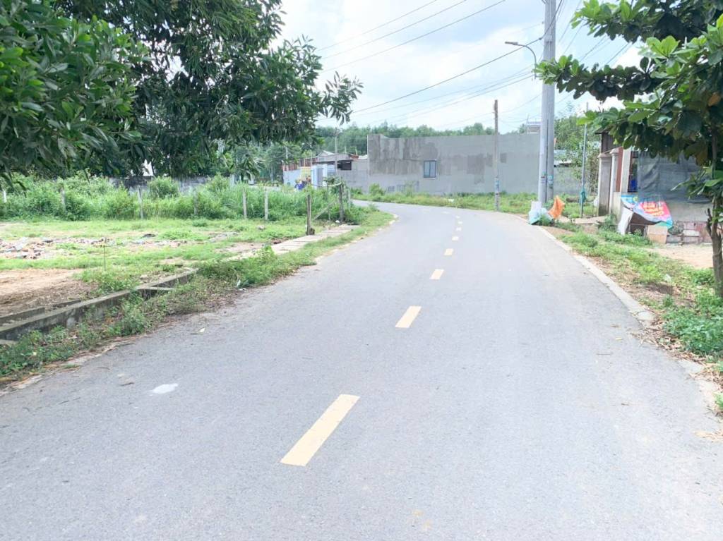 Gấp bán lô góc KDC hiện hữu Tân Định Bến Cát ngay Ql13