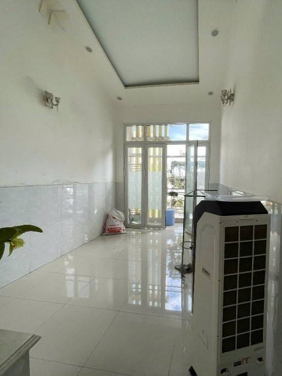 Bán Nhà 3 Tầng 4 Phòng Ngủ Còn Mới, Gần Hòa Bình – Tân Phú, Giá 5.2 Tỷ