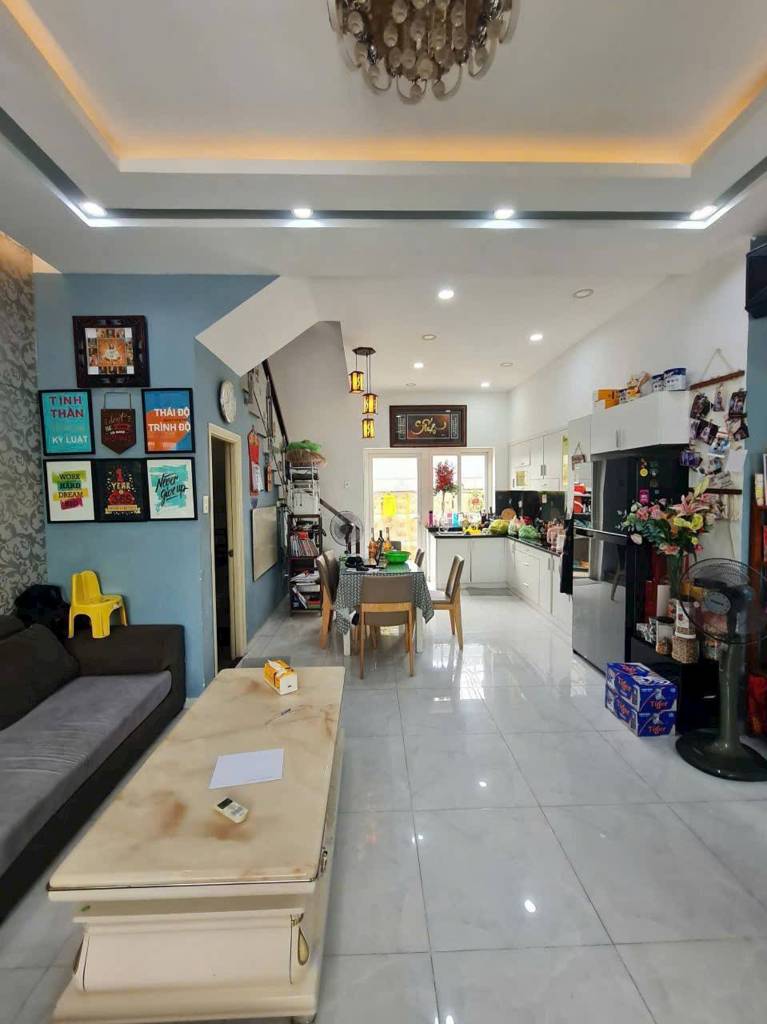 Bán nhà phố Mega Village Khang Điền, tặng nội thất cao cấp, sổ hồng, giá rẻ nhất dự án