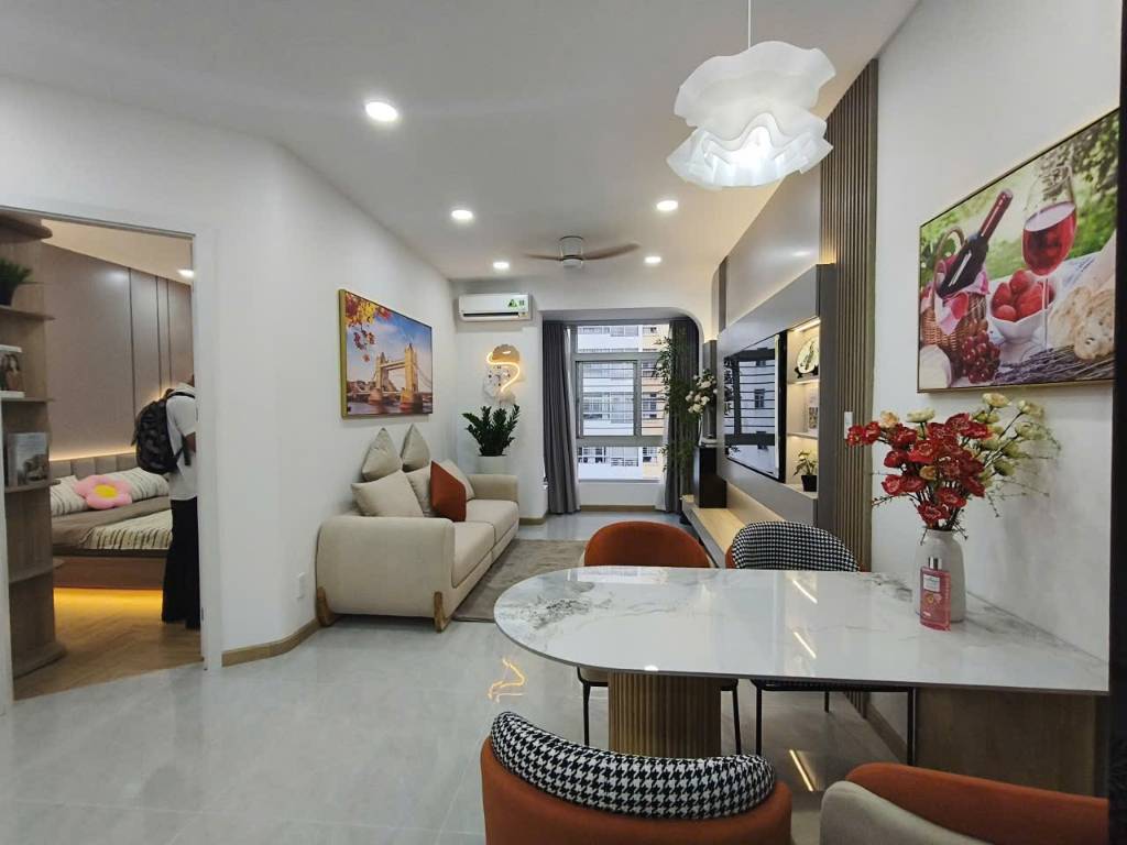 Bán nhanh căn hộ Sky garden 2, PMH, Q7, DT 71m2, TK 2PN nhà mới đẹp, giá chỉ 5 tỷ