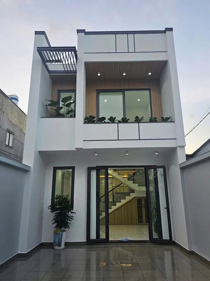 CẦN BÁN NHÀ PHỐ 1TRỆT1 LẦU – MẶT TIỀN HUỲNH CHÂU SỔ– TRUNG TÂM TP. TÂN AN LONG AN–GIÁ 2 TỶ3 82m2 SHR