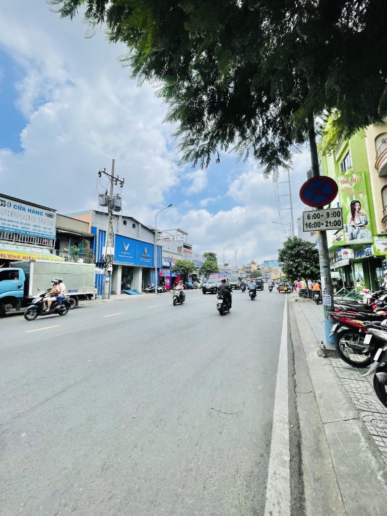 Bán Nhà Lạc Long Quân, Quận 11 - Mặt Tiền Kinh Doanh Sầm Uất, 4pn, Giá 21 tỷ
