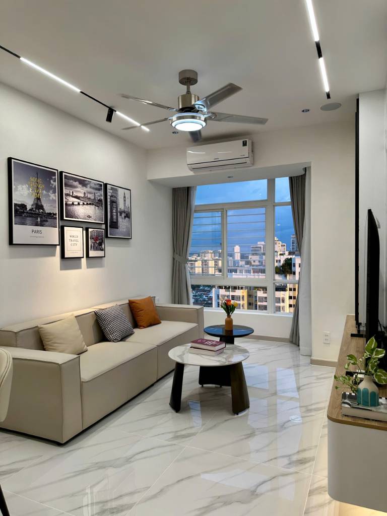 Bán nhanh căn hộ Sky garden 3, PMH, Q7, DT 72m2, căn góc, TK 3PN nhà mới đẹp, giá chỉ 6,3 tỷ