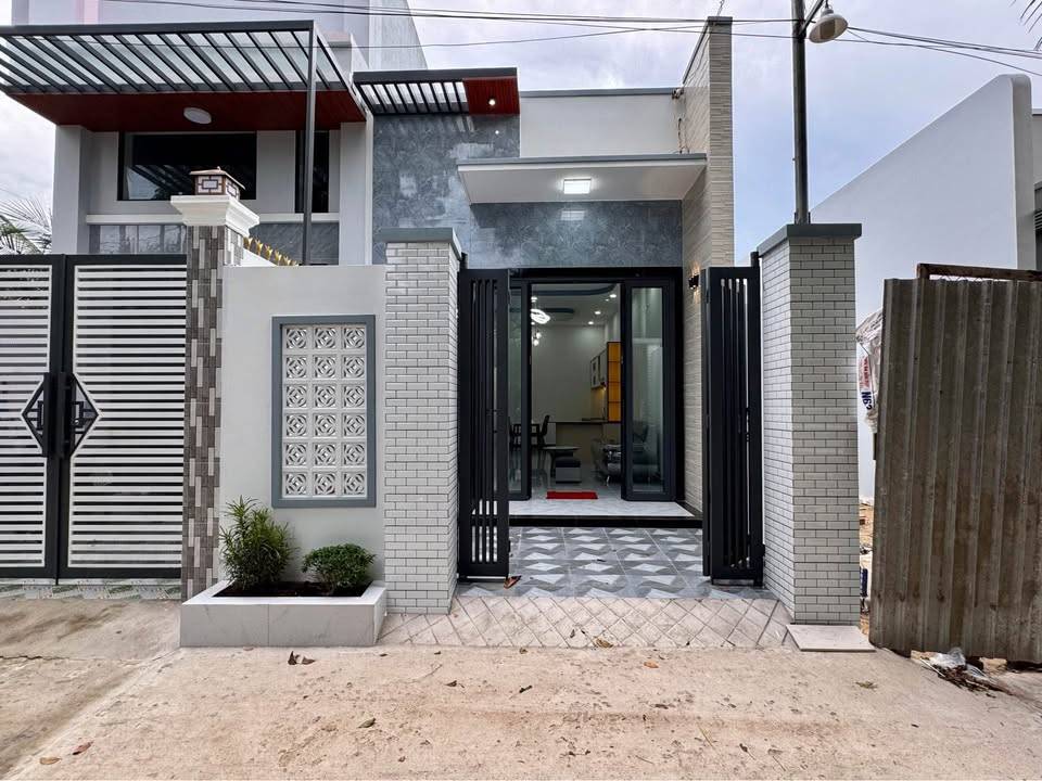 Nhà mới sang lại giá 720 triệu, gần chợ đầu mối Bình Điền, không phát sinh