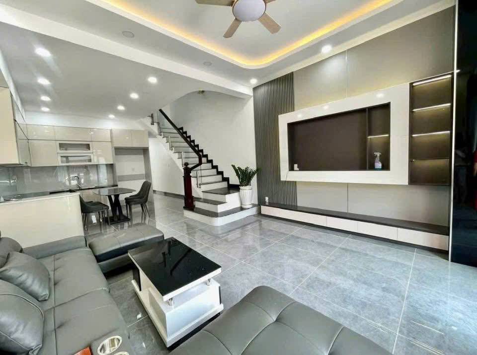 BÁN NHÀ 1 TRỆT 2 LẦU LONG TRẠCH, CẦN ĐƯỚC, LONG AN – 90M² – GIÁ 2.4 TỶ