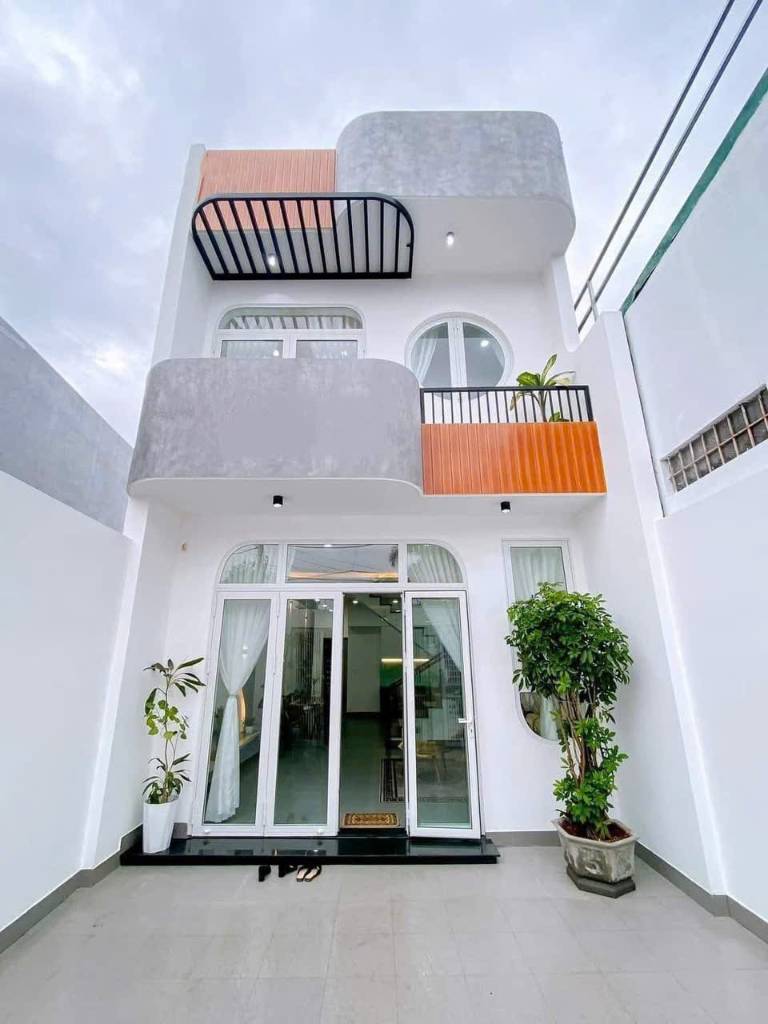 CHÍNH CHỦ BÁN NHÀ MẶT TIỀN GẦN CỔNG CHÀO CẦN ĐƯỚC – LONG AN, SỔ RIÊNG, GIÁ 2.7 TỶ