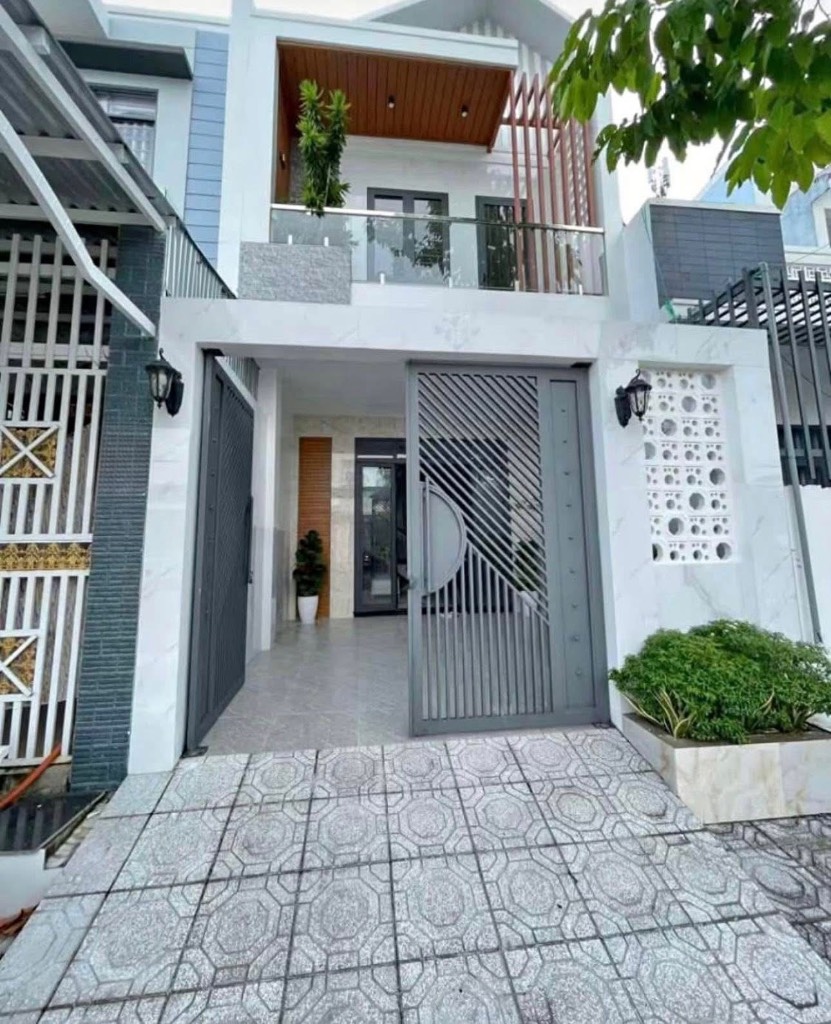 BÁN NHÀ PHỐ 1TRỆT 1LẦU GẦN CHỢ BÌNH CHÁNH, CẦN ĐƯỚC, LONG AN – 95m2– GIÁ CHỈ 2 TỶ750, SHR