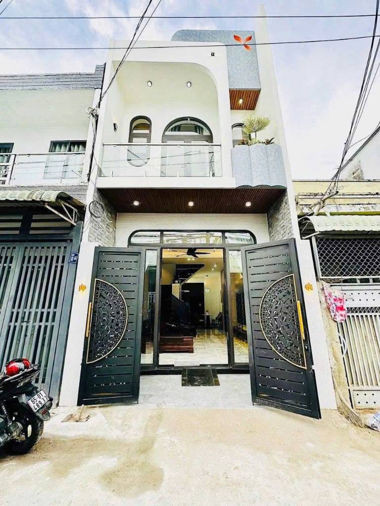 CHÍNH CHỦ BÁN NHÀ MẶT TIỀN GẦN UBND XÃ LONG TRẠCH, LONG AN, 110m2, 2 TỶ 8
