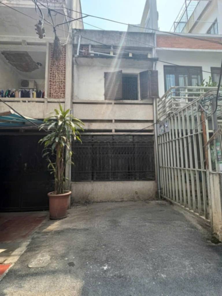 Bán Đất Lạc Long Quân – Tây Hồ, sãn nhà 2 tầng x 80m2, Ô tô, Gần phố, Giá 15.1 Tỷ