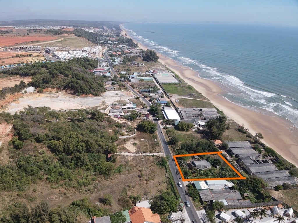 Bán 1222m2 đất bên biển mặt tiền Lạc Long Quân, đối diện khu đô thị biển Novaworld, Tp Phan Thiết