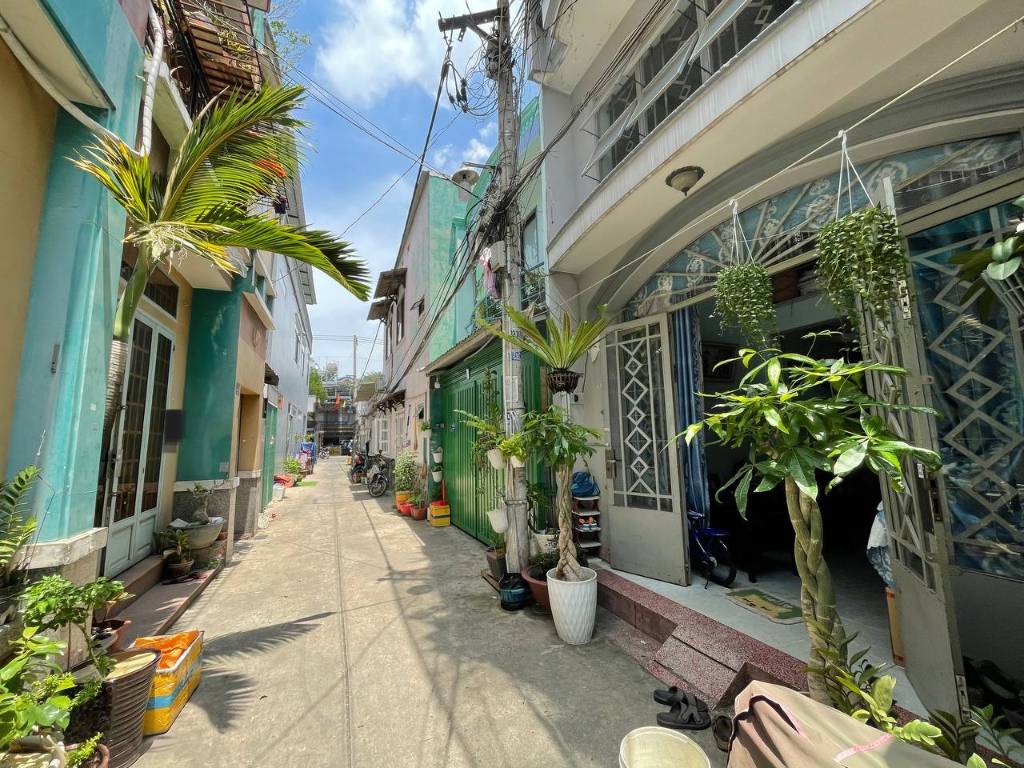 Bán nhà riêng 56m2, ngang 6m - Hẻm ô tô, Đường Nguyễn Hữu Tiến, Quận Tân Phú