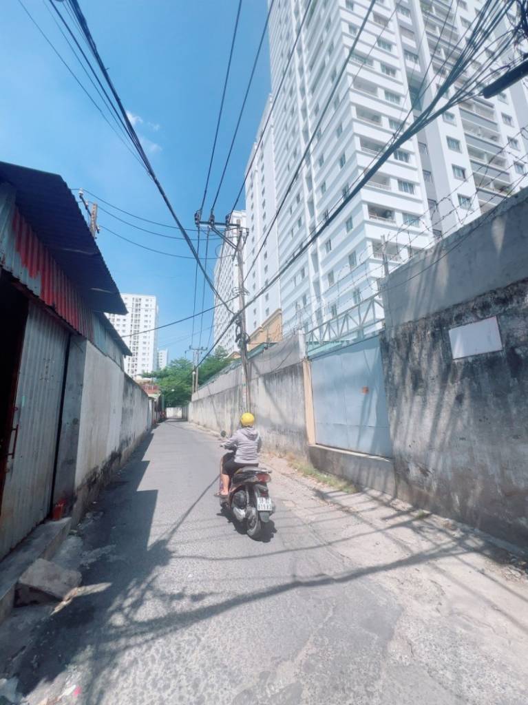 Bán nhà riêng 100m2, ngang 5m - Hẻm xe tải 6m, Đường Hoà Bình, Quận Tân Phú