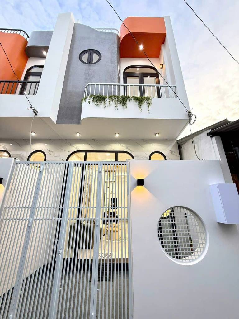 CHÍNH CHỦ BÁN NHÀ MẶT TIỀN TRƯỚC CỔNG CHÀO HUYỆN CẦN ĐƯỚC, LONG AN, 110M2, GIÁ 2 TỶ 400