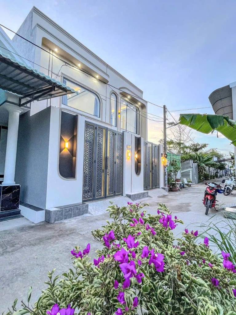 SIÊU HIẾM – BÁN NHÀ MT NGAY GẦN ĐIỆN MÁY XANH LONG TRẠCH, 95M2, GIÁ 2 TỶ – NHÀ 2 TẦNG ĐẸP MÊ LY
