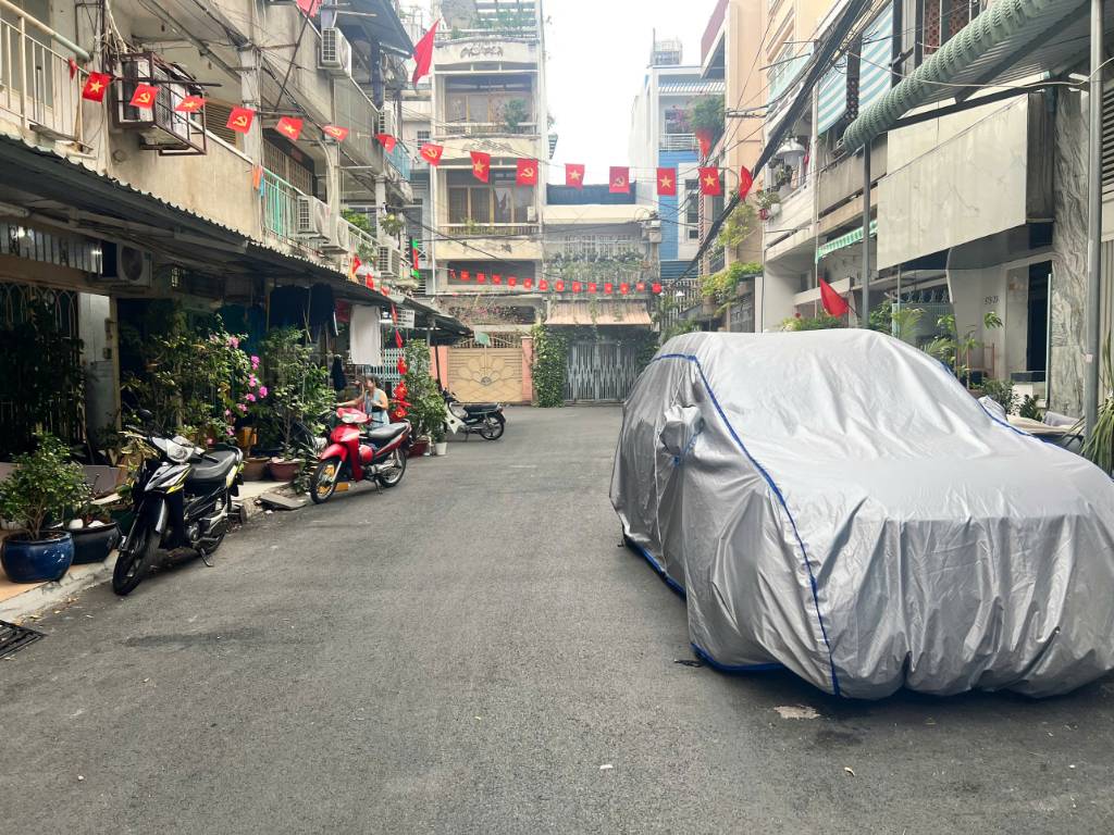 Cần bán gấp nhà đẹp hẻm xe hơi 10M, Trung tâm Quận 3 , giá tốt