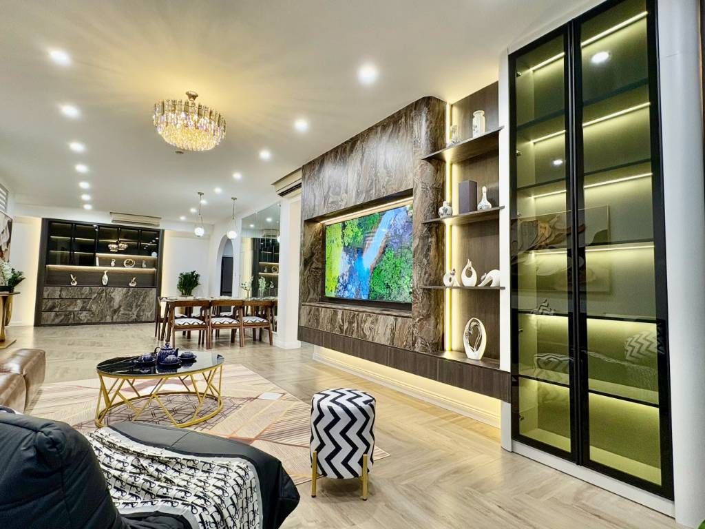 Cần tiền bán gấp căn hộ Dolphin Plaza giá tốt thị trường, tặng lại nội thất đẹp, sổ đỏ sẵn