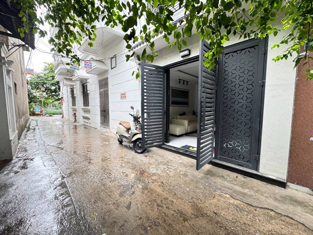 Bán nhà Bồ Đề - vị trí đắc địa – kinh doanh tốt, 35m²x6 tầng, tháng máy, có nội thất, giá tốt thương lượng