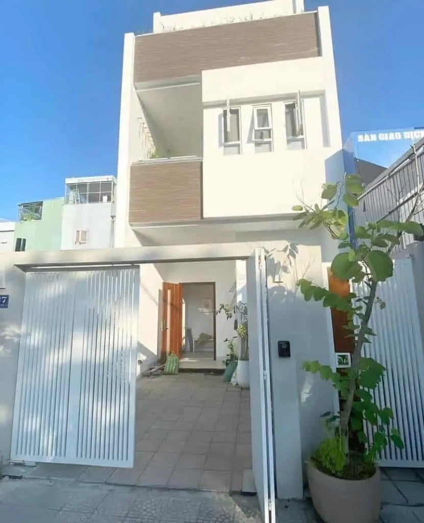 NHÀ Ở NGAY – 1 TRỆT 1 LẦU – GẦN UBND XÃ LONG TRẠCH – 2 TỶ5 – SHR – CẦN ĐƯỚC, LONG AN – 105M²
